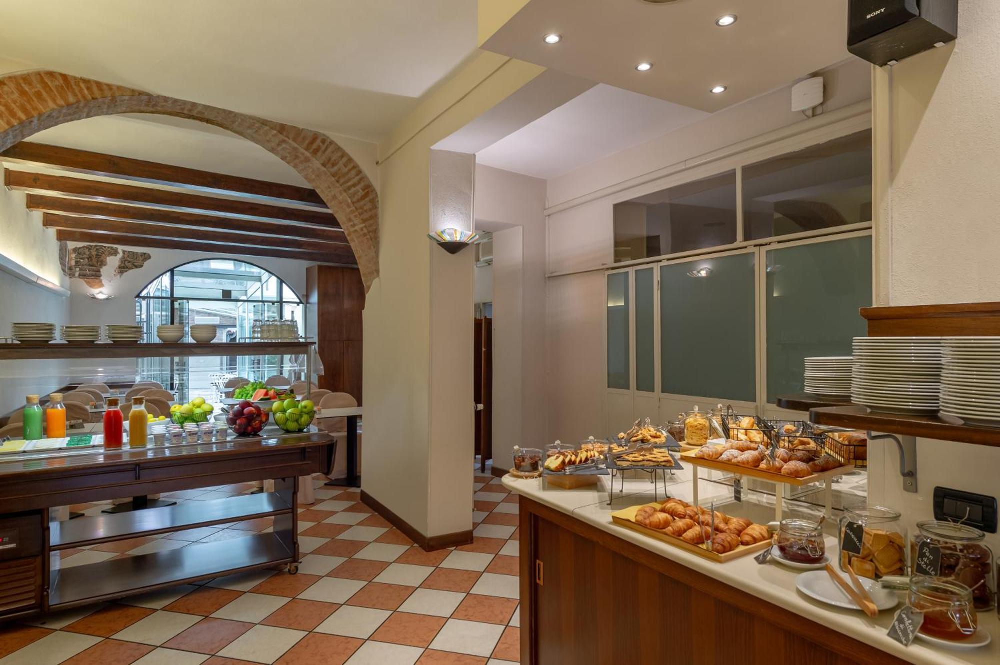 Mantegna Stazione Hotel 3*