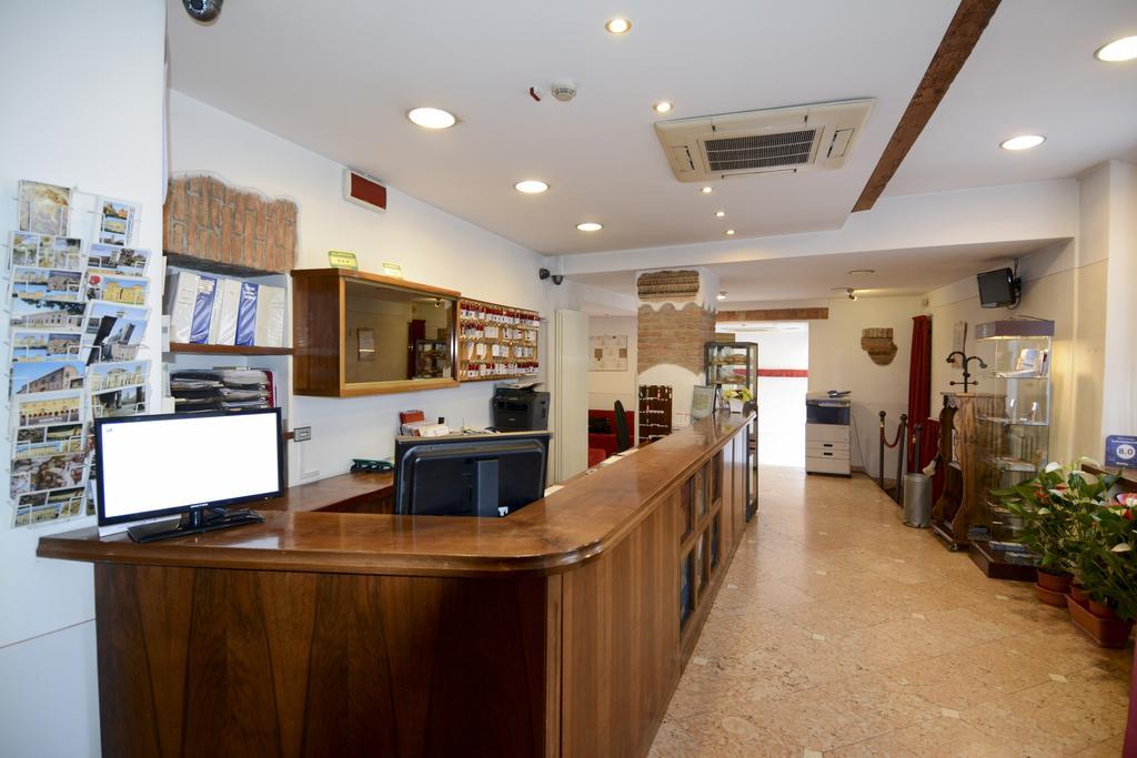 Hotel Mantegna Stazione Mântua